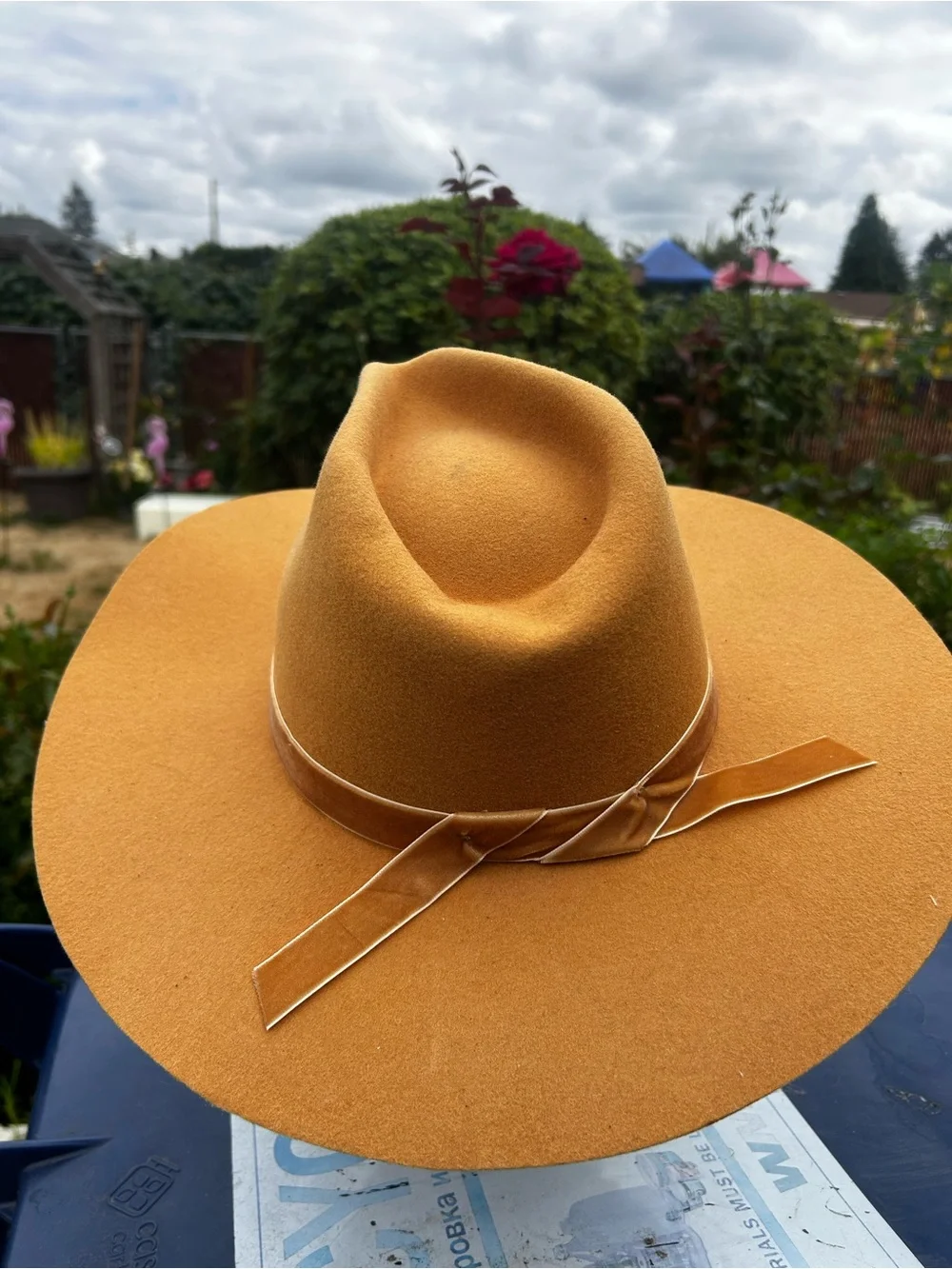 Wyeth Men's Wide Brim Felt Fedora Hat in Mustard Yellow Felt Fedora hats Sz One